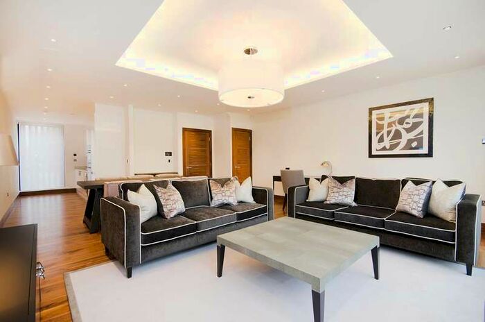 3 Bedroom House To Rent In Kew Bridge Court, Kew Bridge, W4
