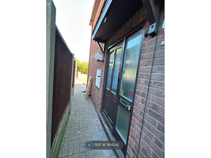 1 Bedroom Terraced House To Rent In Benjamin Court, Rainham, RM13
