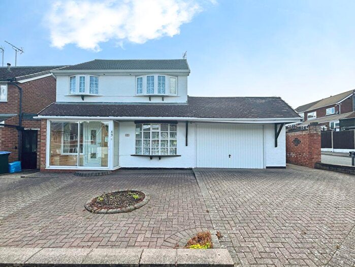 3 Bedroom Detached House For Sale In Claverdon Drive, Great Barr, Birmingham, B43