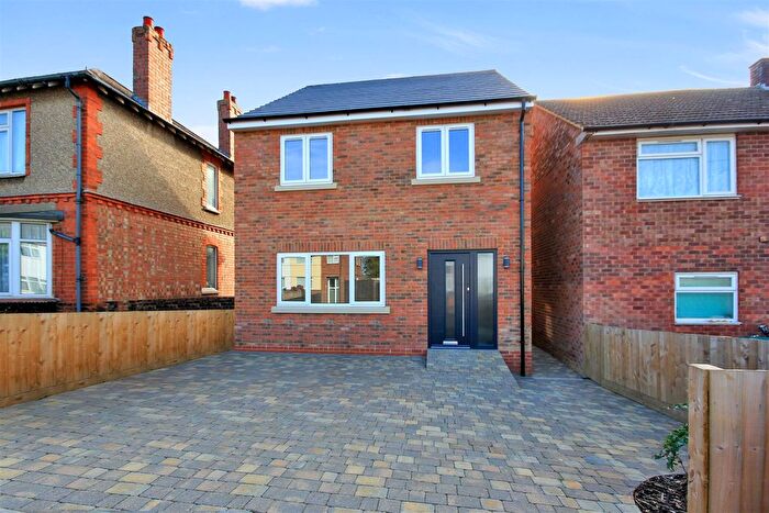 3 Bedroom Detached House For Sale In Grafton Road, Rushden, NN10