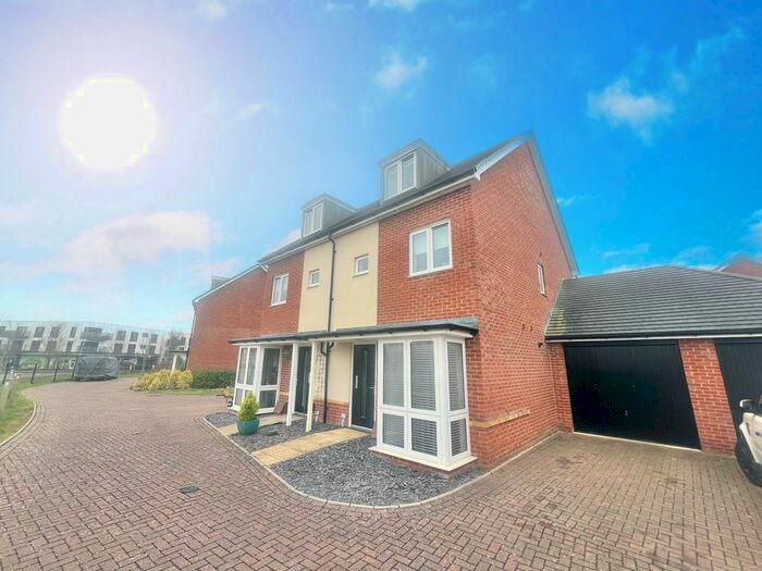 3 Bedroom Flat To Rent In Blue Hut Way, Basingstoke, RG23