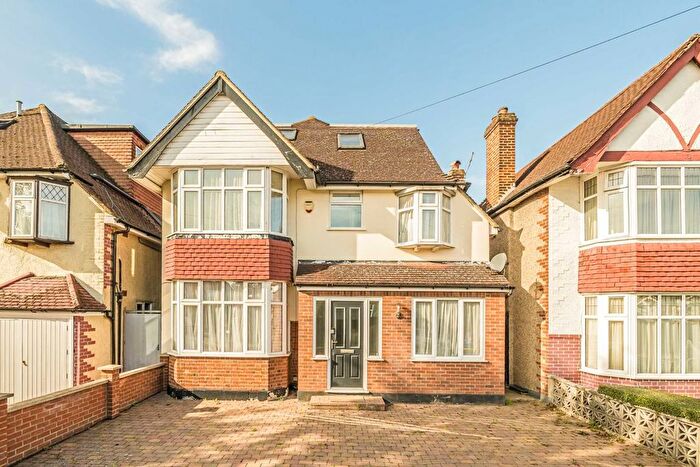 4 Bedroom Detached House For Sale In Gainsborough Road, New Malden, KT3