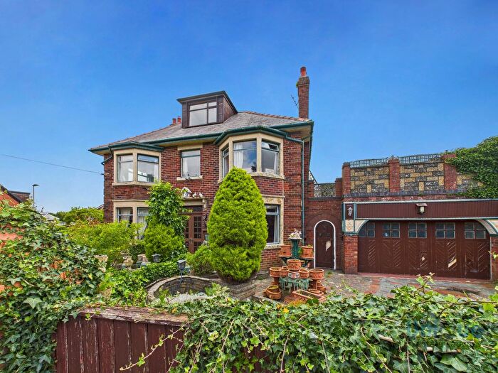 4 Bedroom Detached House For Sale In Common Edge Road, Blackpool, FY4