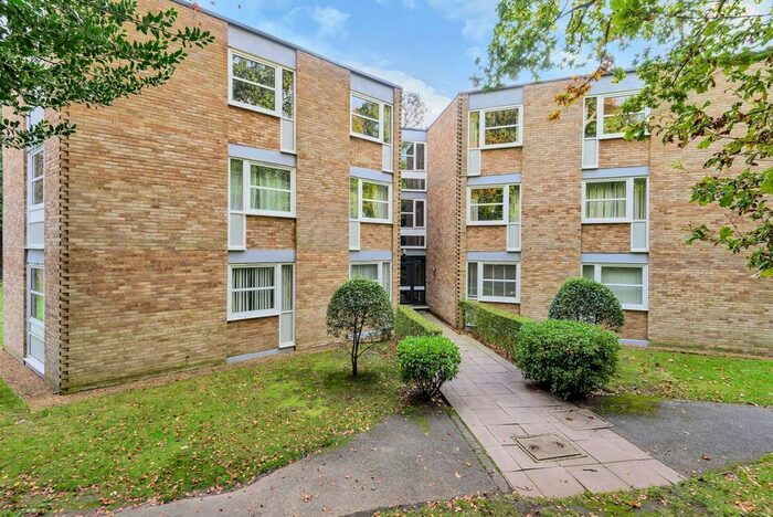 2 Bedroom Flat To Rent In Heathside, Weybridge KT13