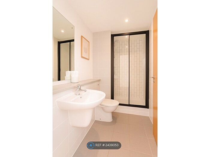 2 Bedroom Flat To Rent In Golate Street, Cardiff, CF10