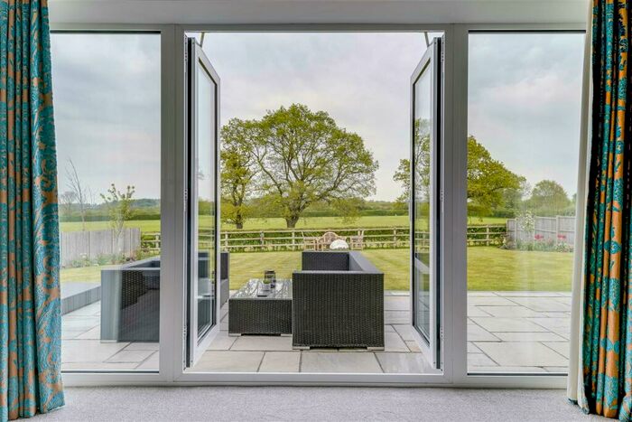 4 Bedroom Detached House For Sale In Oak Tree Close, Nazeing, EN9