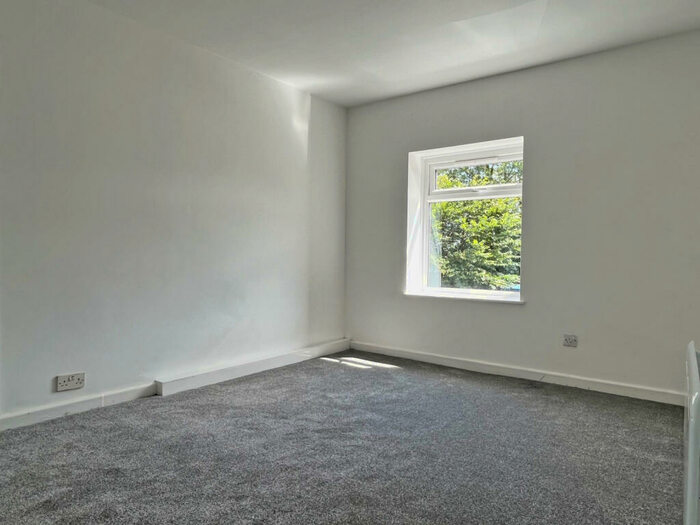 1 Bedroom Flat To Rent In Flat At The Beehive, Saltaire Road, Shipley, BD18