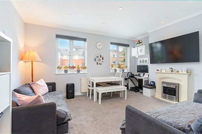 2 Bedroom Maisonette For Sale In Banstead Road, Caterham, CR3