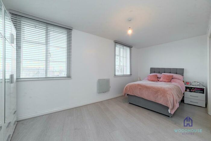 1 Bedroom Flat To Rent In Constable Close, London, N11