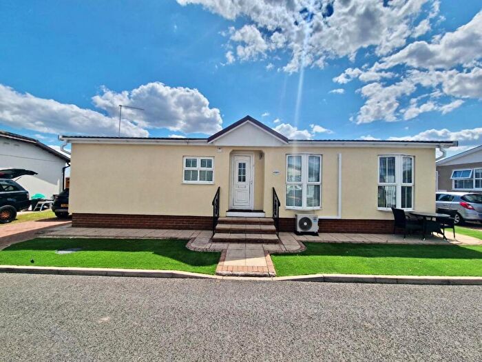 2 Bedroom Park Home For Sale In Kings Park, Canvey Island, SS8