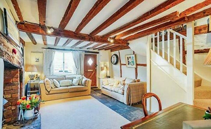 3 Bedroom Character Property For Sale In High Street Long Crendon Buckinghamshire, HP18