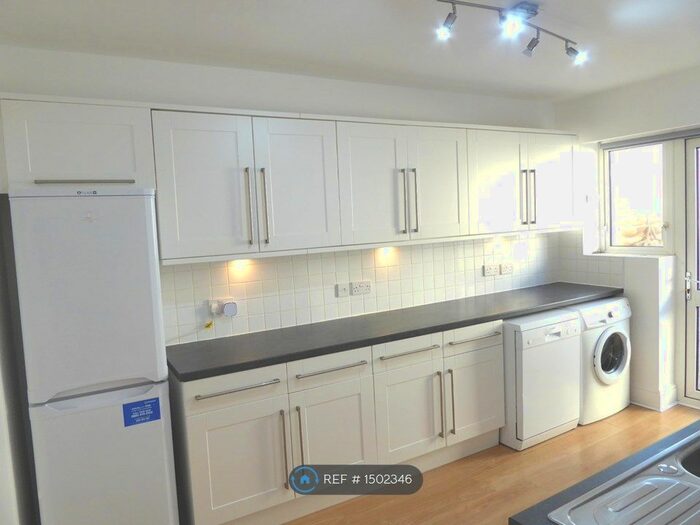 2 Bedroom Flat To Rent In Wellswood, Torquay, TQ1