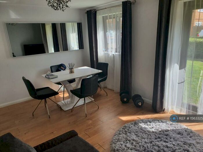 2 Bedroom Flat To Rent In Falcon Way, London, NW9