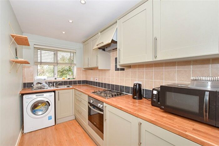 1 Bedroom Maisonette For Sale In Ealham Close, Willesborough, Ashford, Kent, TN24