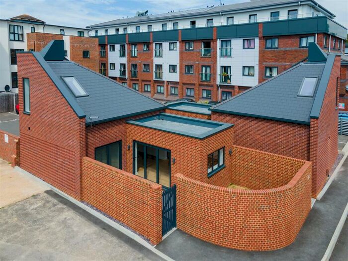 2 Bedroom Detached House To Rent In Cantelupe Road, East Grinstead, RH19