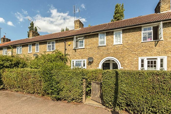 3 Bedroom Property To Rent In Bentworth Road, Shepherds Bush, W12