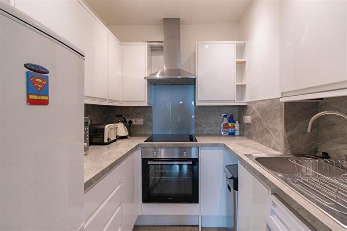 3 Bedroom Flat To Rent In Lansdown Crescent, Cheltenham, GL50