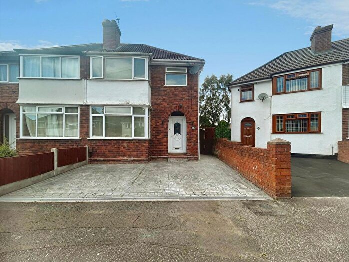 3 Bedroom Semi Detached House For Sale In Lawfred Avenue, Wolverhampton, West Midlands, WV11