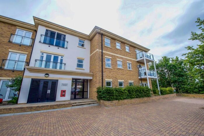 2 Bedroom Flat To Rent In Dyas Road, Sunbury-On-Thames, TW16