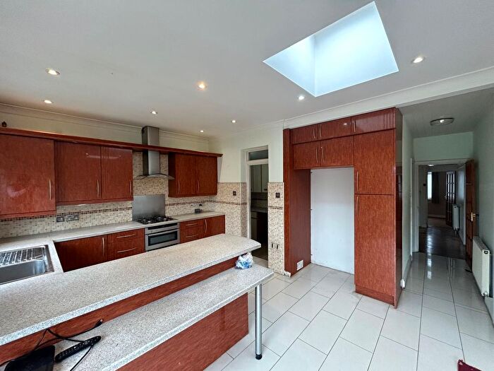 4 Bedroom Semi Detached House To Rent In Southall, UB2