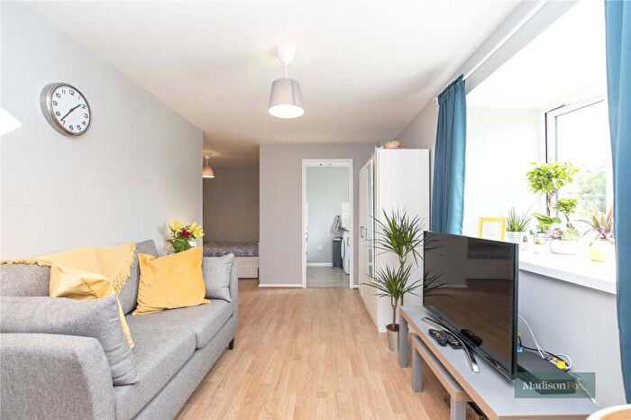 Studio To Rent In Stocksfield Road, Walthamstow, London, Greater London, E17