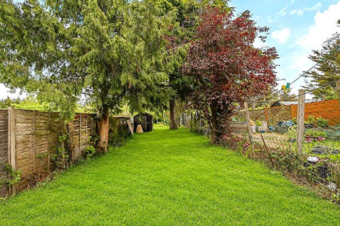 3 Bedroom Property For Sale In South Park Drive, Seven Kings, IG3