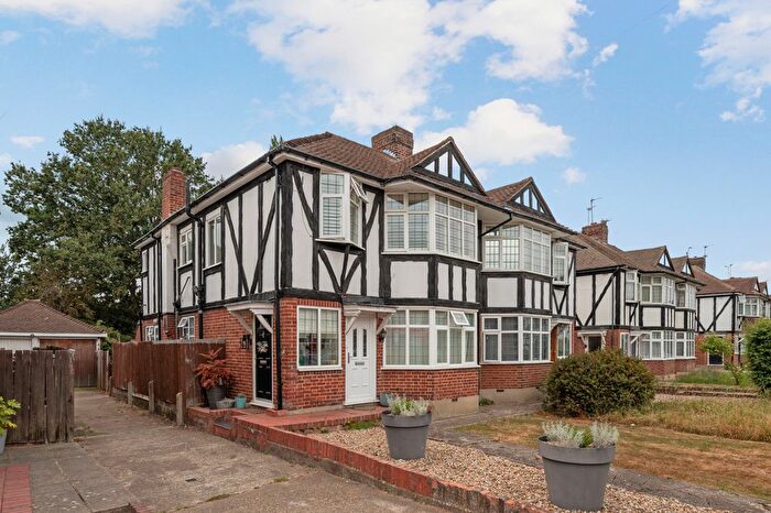 2 Bedroom Maisonette For Sale In Aboyne Drive, Raynes Park, SW20