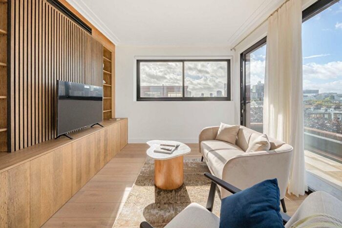 2 Bedroom Flat To Rent In Brewster Gardens, London, W10