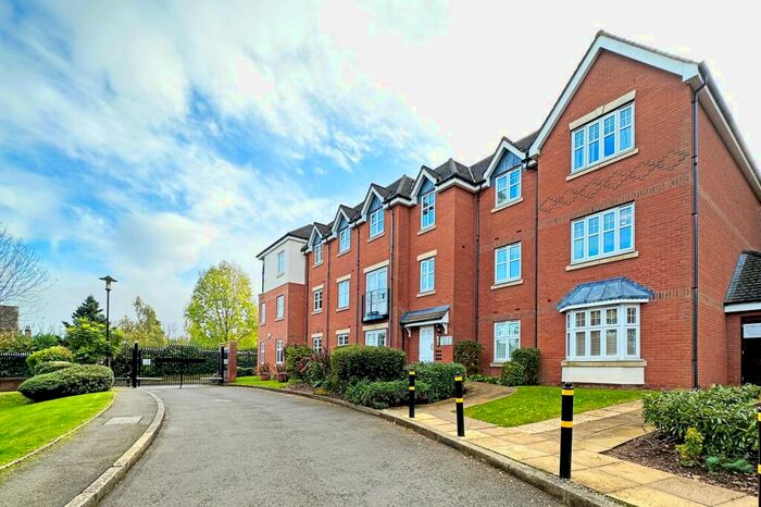 3 Bedroom Apartment For Sale In Chancel Court, Solihull, B91