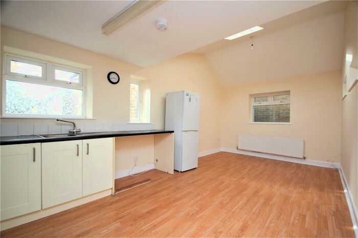 2 Bedroom Flat To Rent In Montague Street, Worthing, West Sussex, BN11