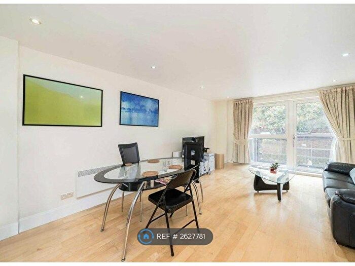 3 Bedroom Flat To Rent In Vauxhall Bridge Road, London, SW1V