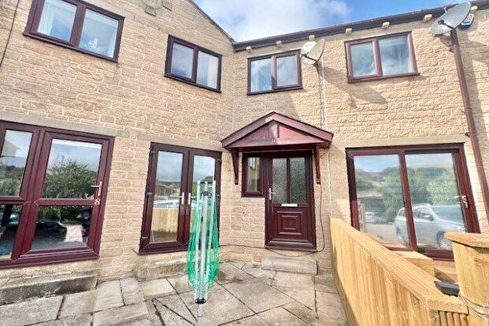 3 Bedroom Property To Rent In Summerfield Court, Halifax, HX2