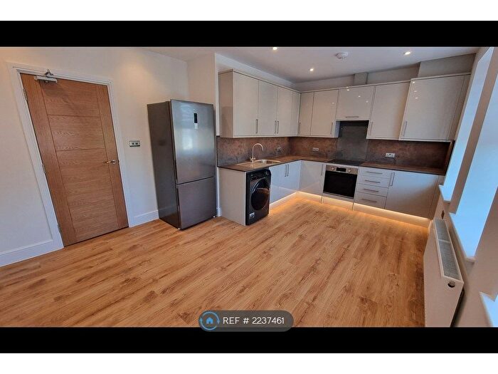 3 Bedroom Flat To Rent In Ferme Park Road, London, N4