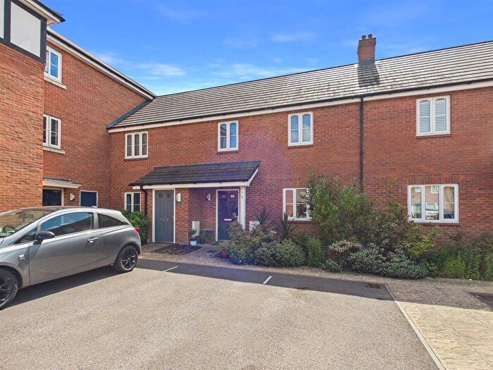 2 Bedroom Flat For Sale In Chappell Close, Aylesbury, Buckinghamshire, HP19