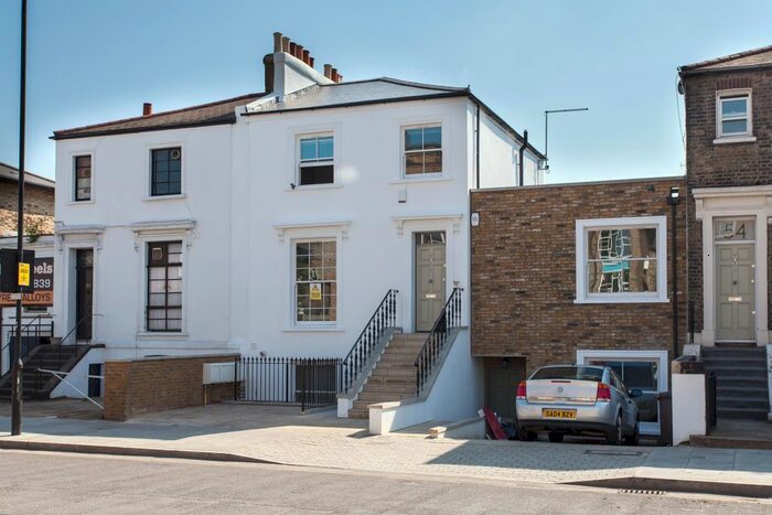 2 Bedroom Flat To Rent In Southgate Road, London, N1