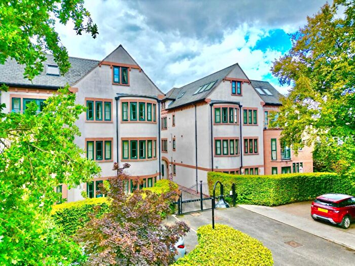 3 Bedroom Penthouse For Sale In Moss Lane, Sale, Greater Manchester, M33