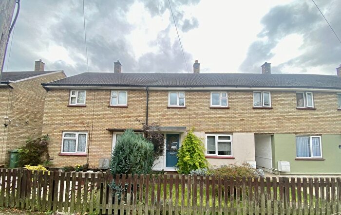 4 Bedroom Semi-Detached House For Sale In Rutland Close, CB4