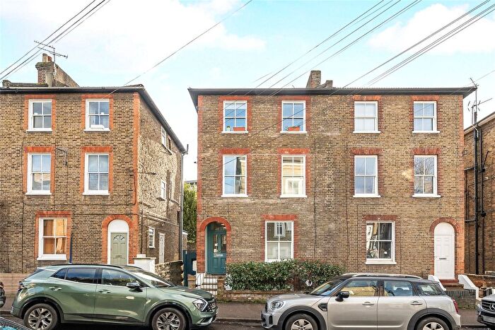 1 Bedroom Flat For Sale In Surbiton, KT6