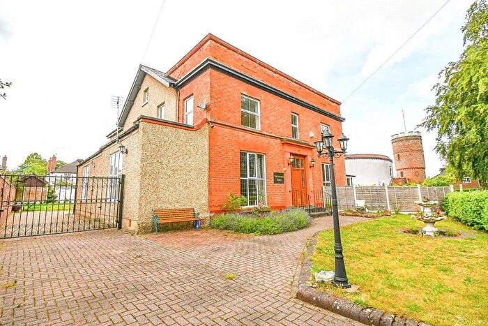 2 Bedroom Flat To Rent In Barnston Towers Close, Heswall, Wirral, CH60