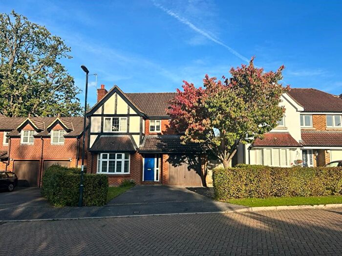 4 Bedroom Property To Rent In Wincanton Close, Crawley, RH10