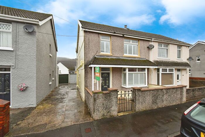 3 Bedroom Semi-Detached House For Sale In Cedar Street, Cwmgwrach, Neath, SA11