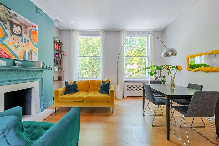 2 Bedroom Flat For Sale In Kensington Square, London, W8