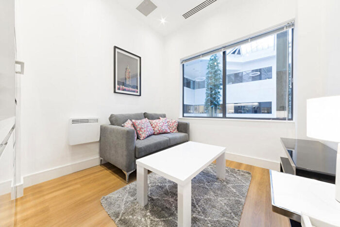 Flat To Rent In Atria House, Slough, London, SL1