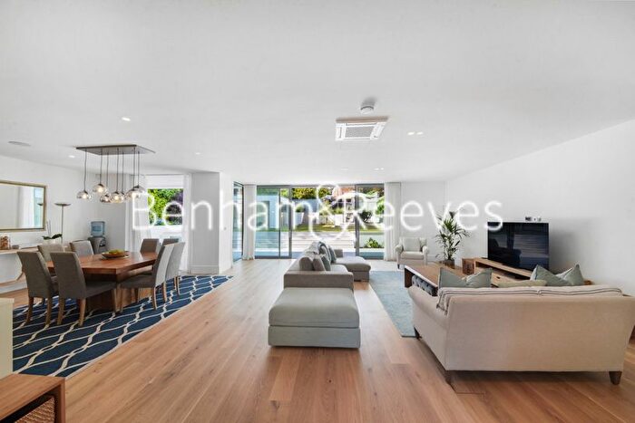 5 Bedroom Flat To Rent In Copse Hill, Hammersmith, SW20