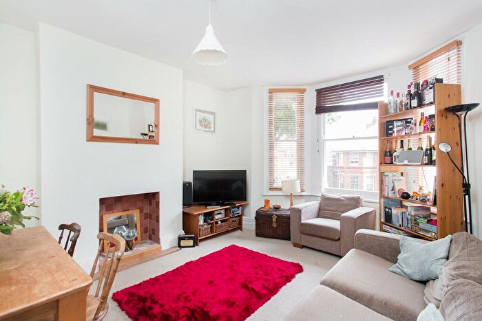 2 Bedroom Flat To Rent In Cavendish Road, London, SW12