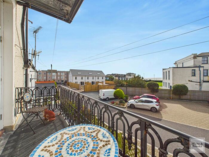 2 Bedroom Flat For Sale In West Street, Swansea House West Street, PO21