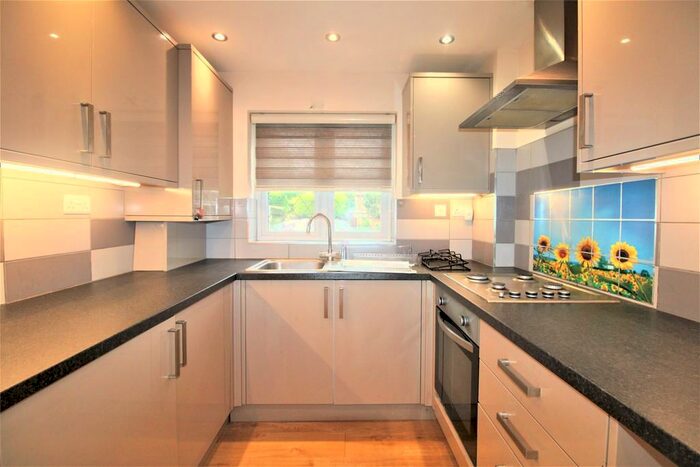 1 Bedroom Detached House To Rent In Northlands, Potters Bar, EN6