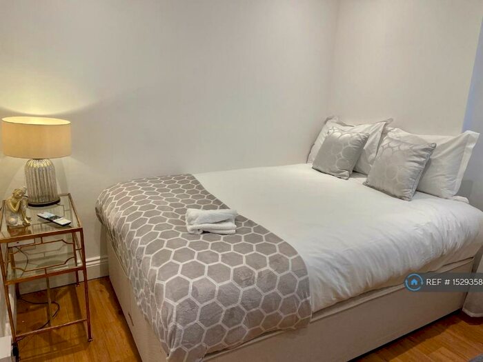 Studio To Rent In Brunswick Square, Brighton, BN3