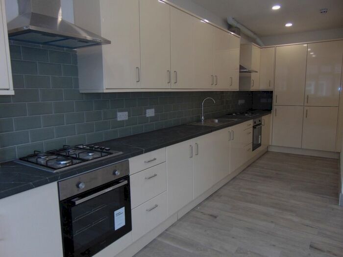 Studio To Rent In Haslemere Road, Seven Kings, IG3