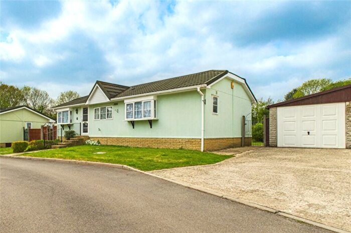 2 Bedroom Park Home For Sale In Forest Lane, Tadley, Hampshire, RG26